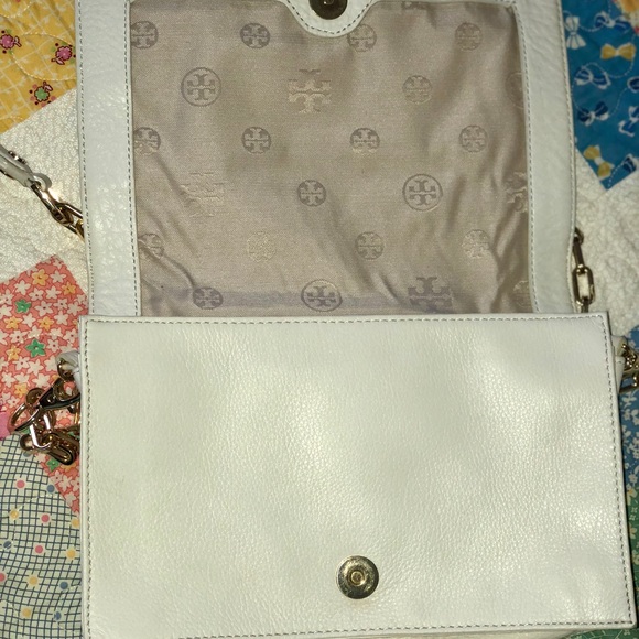 Authentic Tory Burch Kipp Crossbody in Ivory - Picture 4 of 5